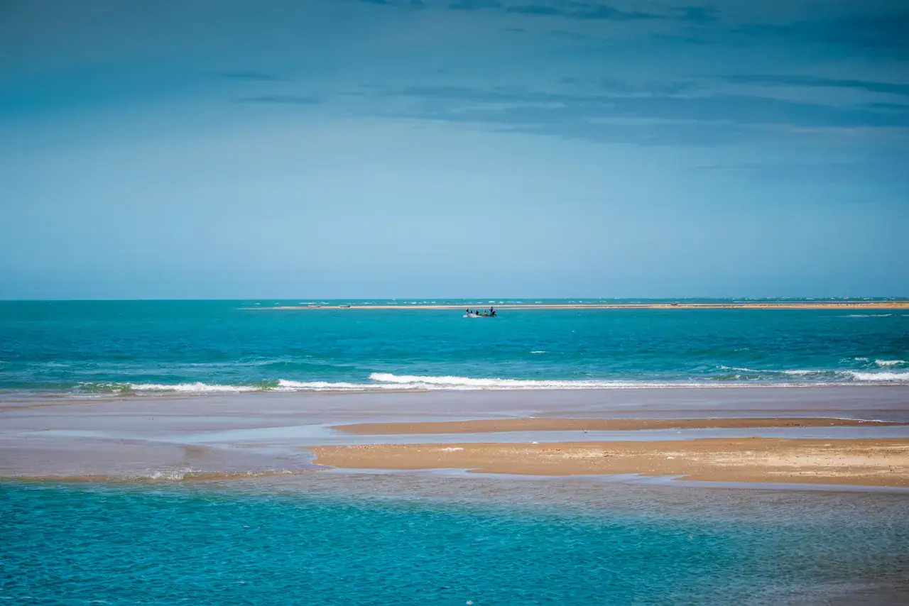 The turquoise sea and sandbars along the Dhanushkodi coast