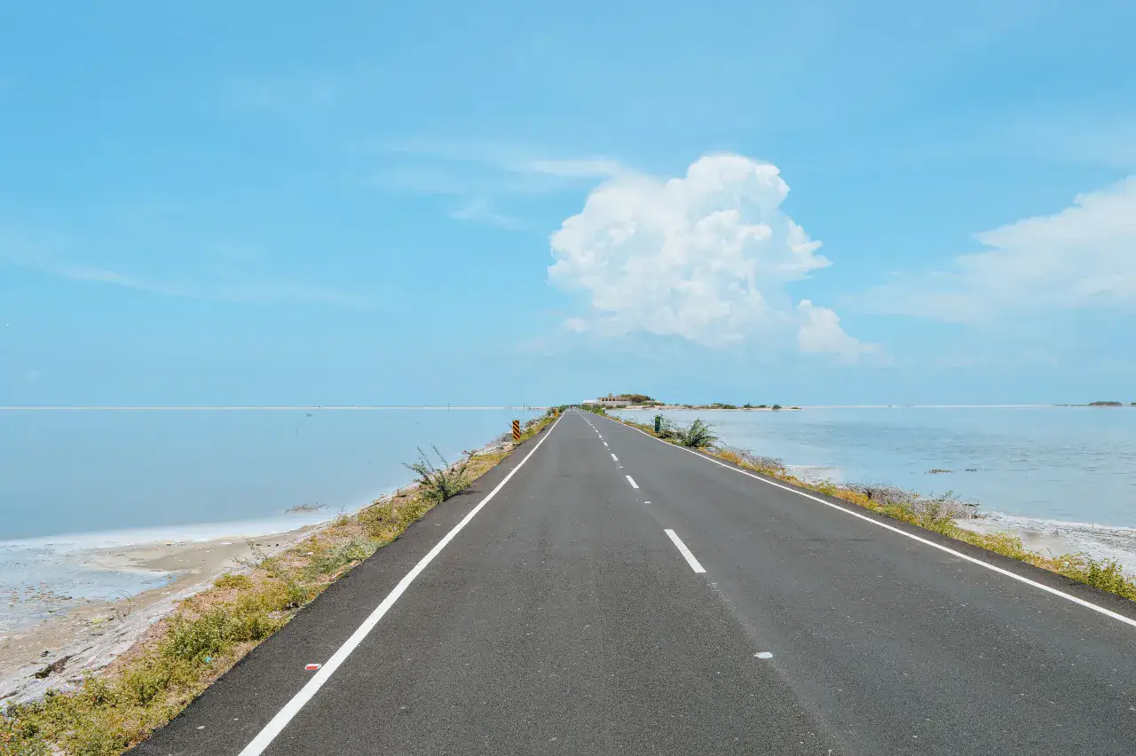 The straight coastal road to Dhanushkodi with sea on both sides